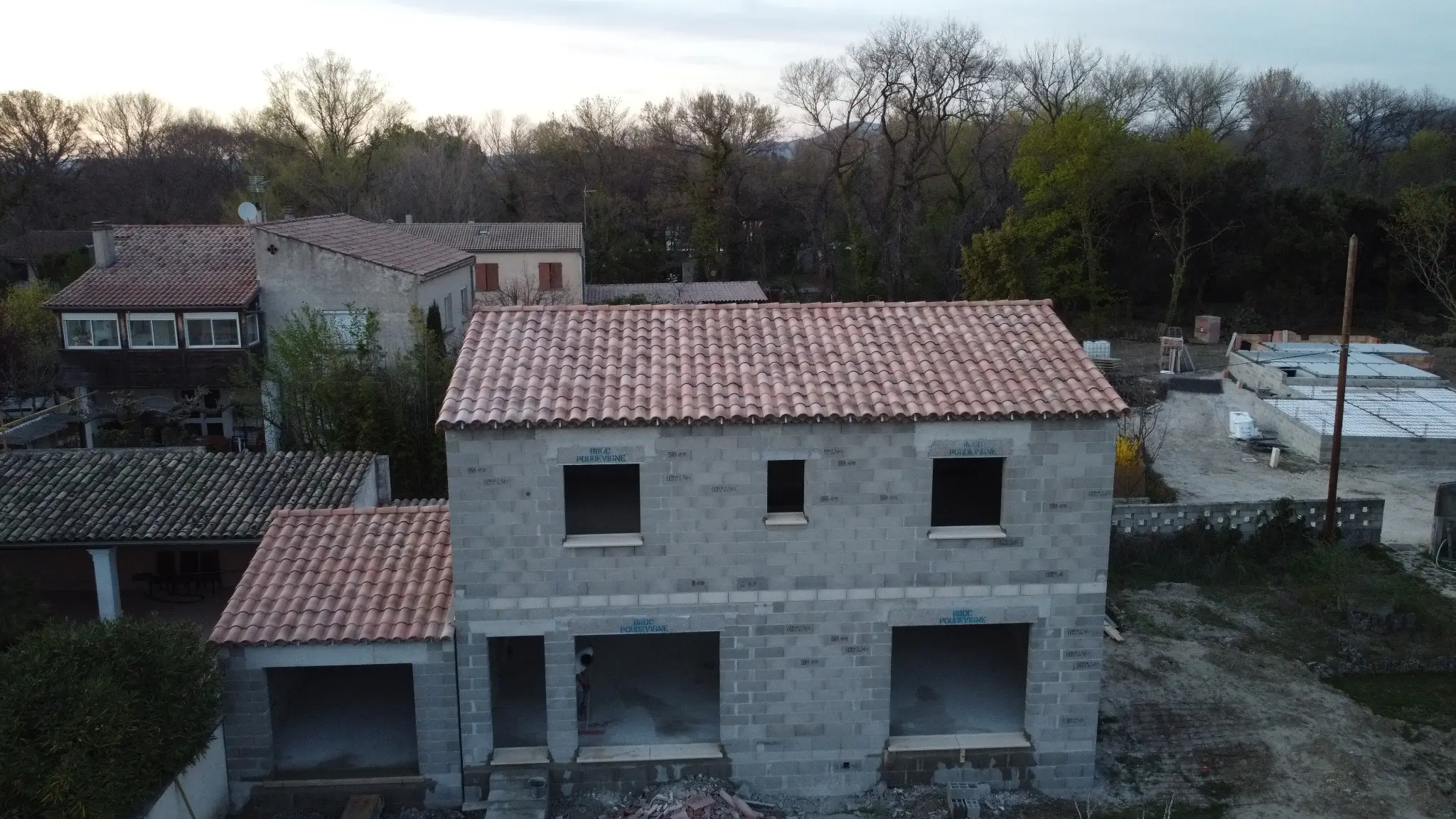 Maison R+1 mise hors d’eau à Valréas par BatiPro Construction